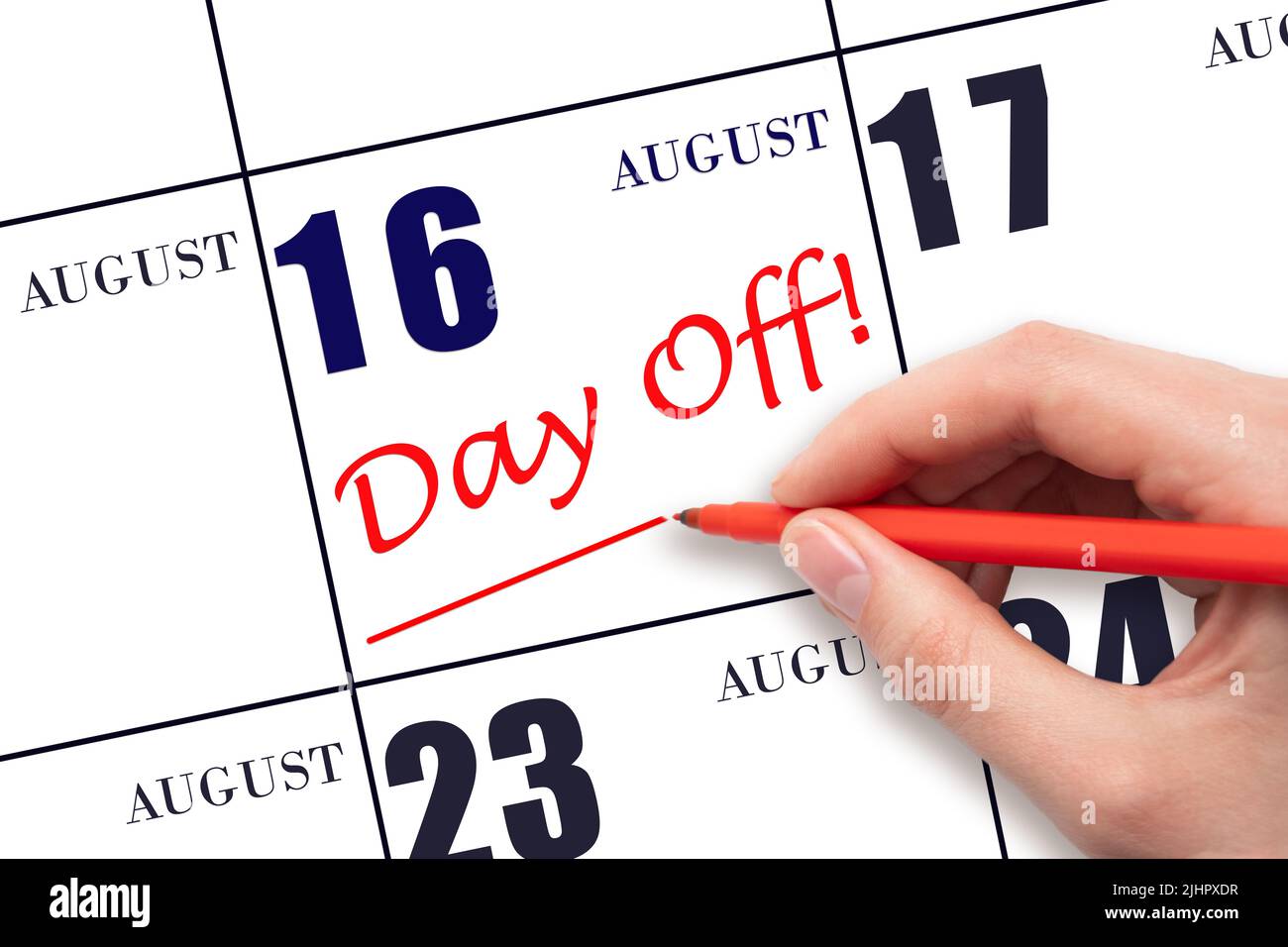 16th jour d'août. Écrire du texte à la main LE JOUR de la journée et dessiner une ligne à la date du calendrier le 16 août. Concept de planification des vacances. Mois d'été, jour de l'année Banque D'Images