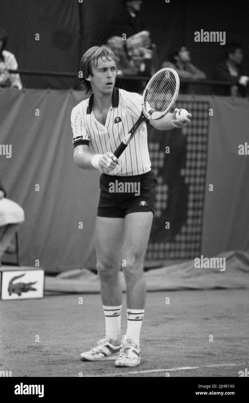 Joueur de tennis britannique John Lloyd, participant à l'Open de France. Paris, stade Roland-Garros, 1980-1982 Banque D'Images