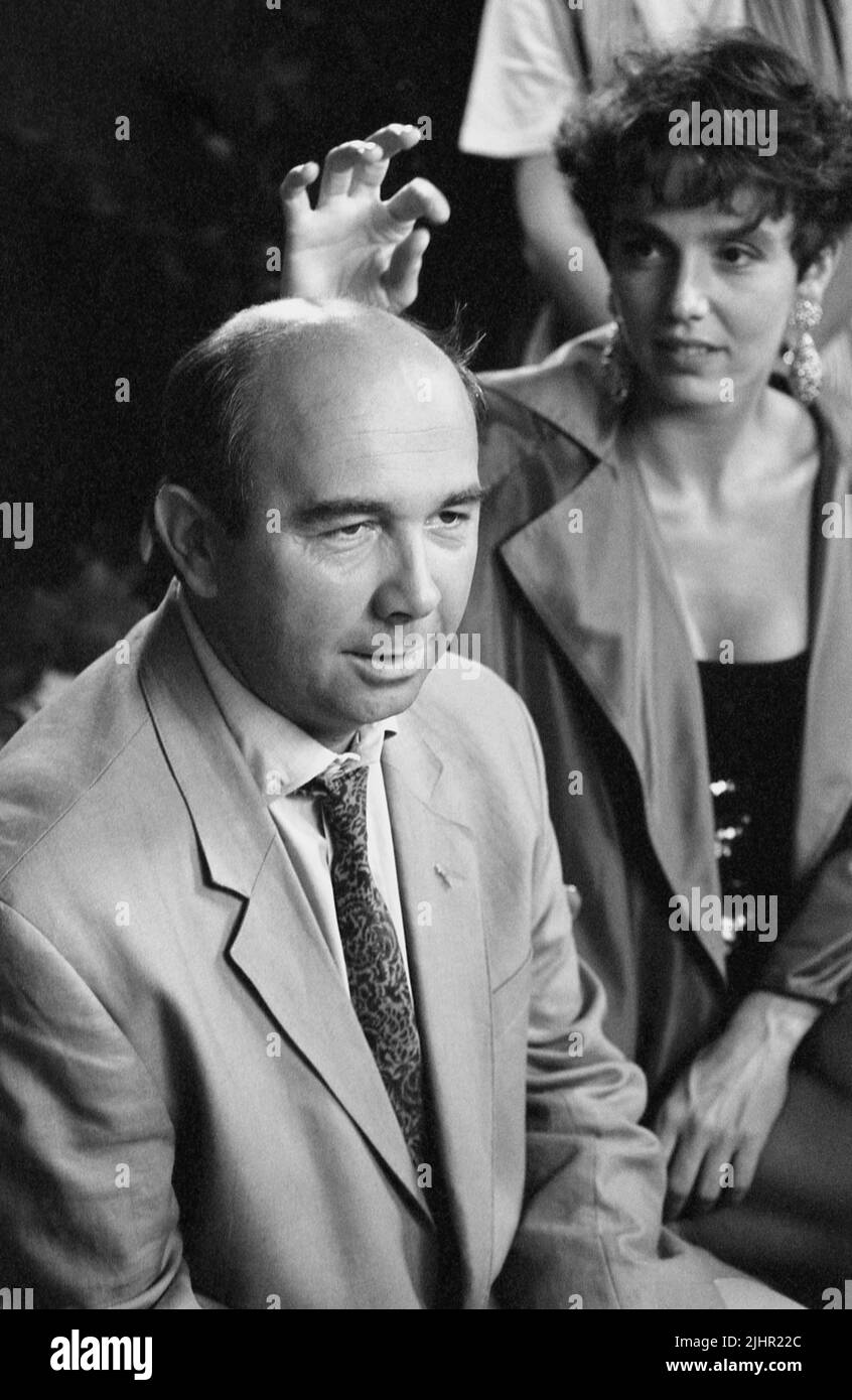 Les acteurs français Gérard Jugnot et Philippine Leroy-Beaulieu sur le tournage du film "les clés du paradis", réalisé par Philippe de Broca. 1991 Banque D'Images