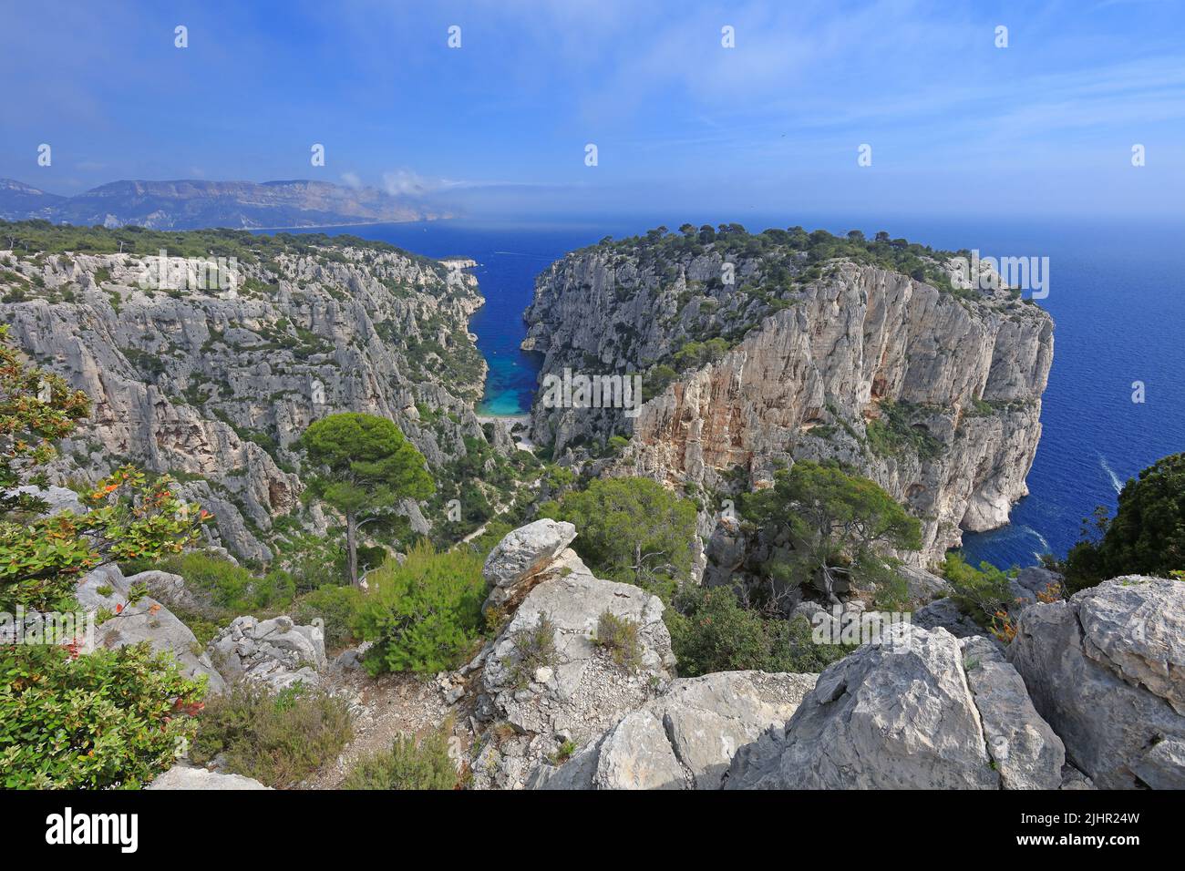 France, Bouches-du-Rhône (13) Cassis, Parc National des Calanques, la Calanque d'en-Vau depuis le belvédère / France, Bouches-du-Rhône Cassis, Parc National des Calanques, la Calanque d'en-Vau Banque D'Images