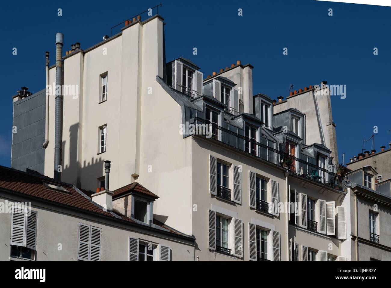 France, Ile de France, Paris 5th arrondissement, boulevard Saint Michel, domaine, puits de lumière, dormeurs, chambres mansardées, toit Banque D'Images