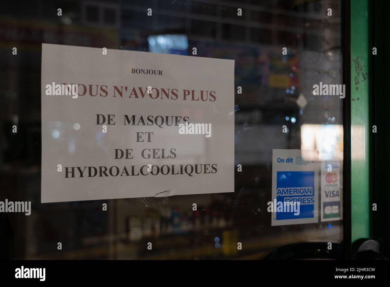 France, Ile de France, Paris, 6th arrondissement, rue de Rennes, pharmacie, Pénurie de masques chirurgicaux et de gel hydroalcoolique, éclosion de coronavirus (Covid-19) Banque D'Images