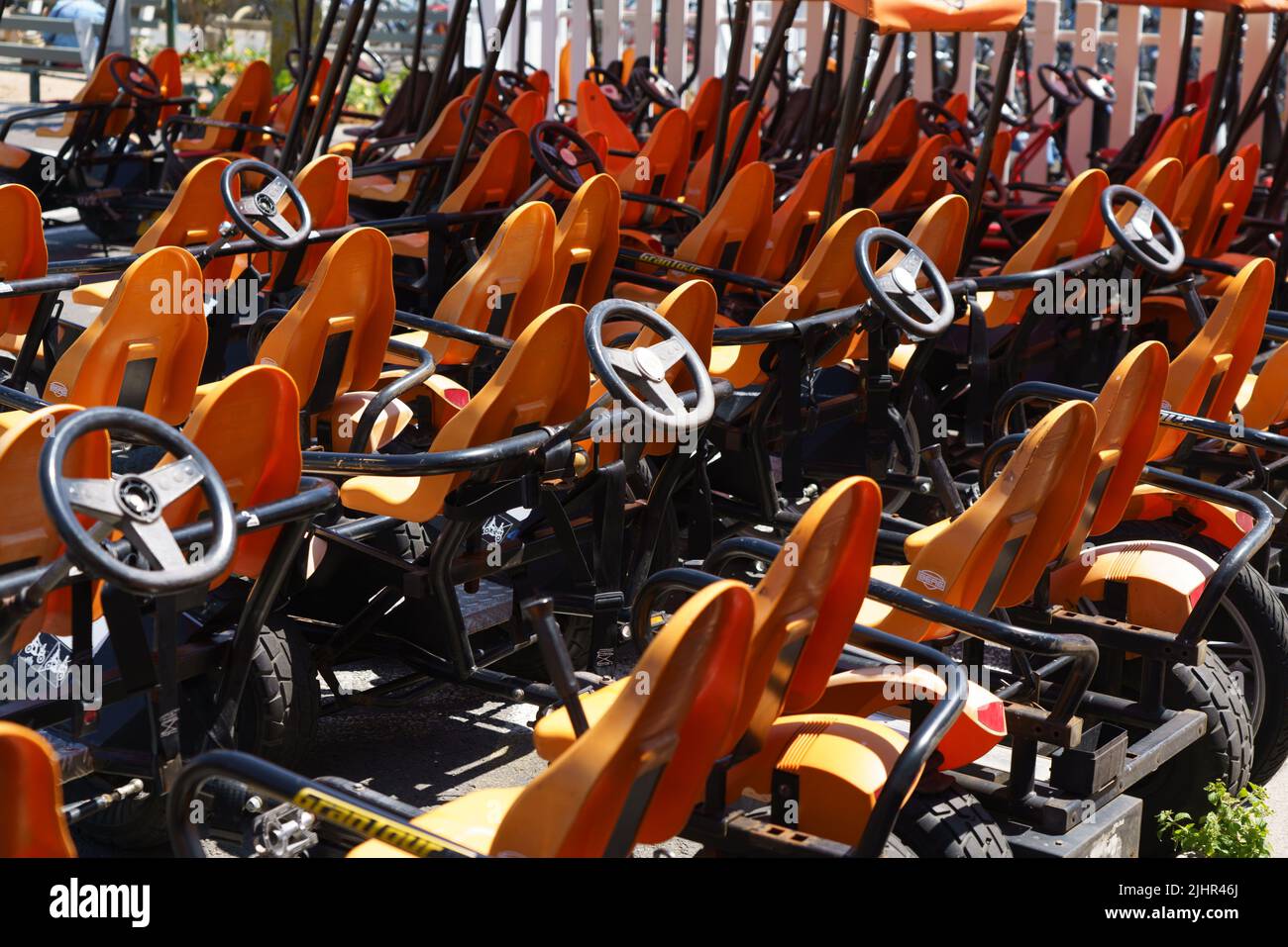 France, Normandie, Calvados, Trouville-sur-Mer, place Foch, place du casino, trouvillaises, vélo à quatre roues pour les touristes, Banque D'Images