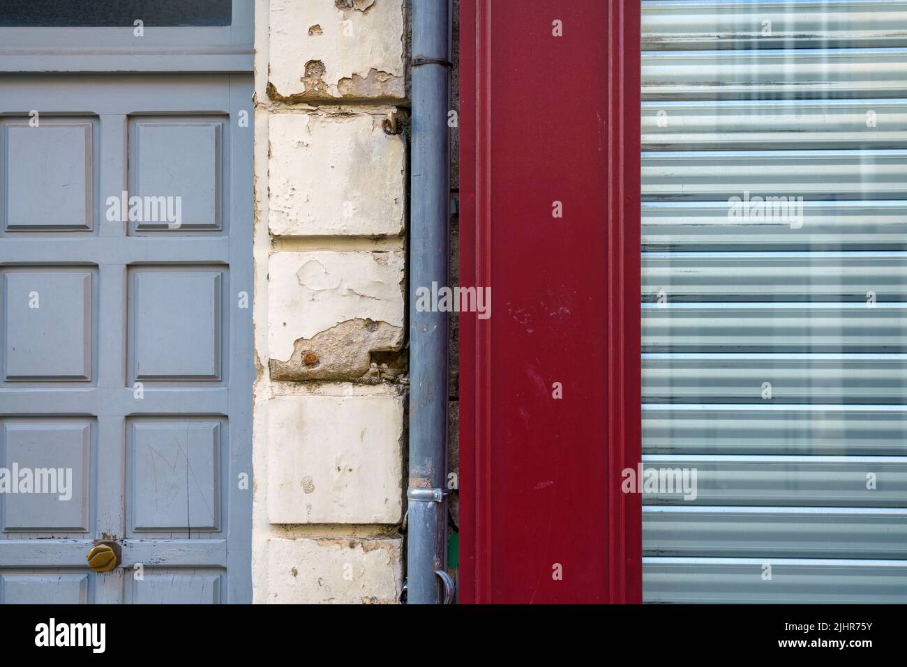France, région Grand est, Marne, Reims, rue de Vesle, rideau de fer vers le bas, Banque D'Images
