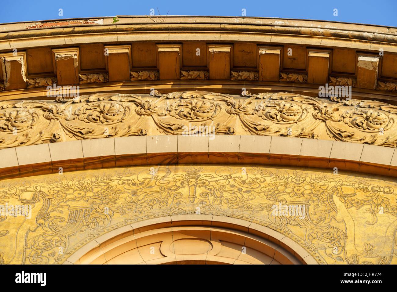 France, région Grand est, Marne, Reims, rue de Thillois, Opéra de cinéma, style Art nouveau et Art déco, architectes Emile Thion et Marcel Rousseau, plaques protectrices, prop, pourriture, sgraffito Banque D'Images