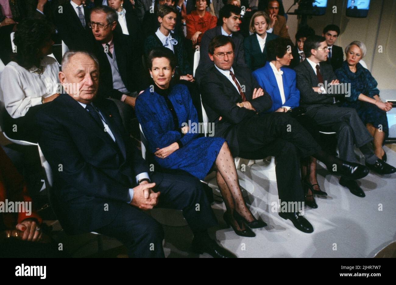 Anne-Aymone Giscard d'Estaing dans le public de l'émission de télévision politique 'l'heure de vérité' consacrée à Valéry Giscard d'Estaing et présentée par François-Henri de Virieu sur antenne 2. Derrière, à droite, se trouvent son fils Henri et sa belle-fille. 29 janvier 1986 Banque D'Images