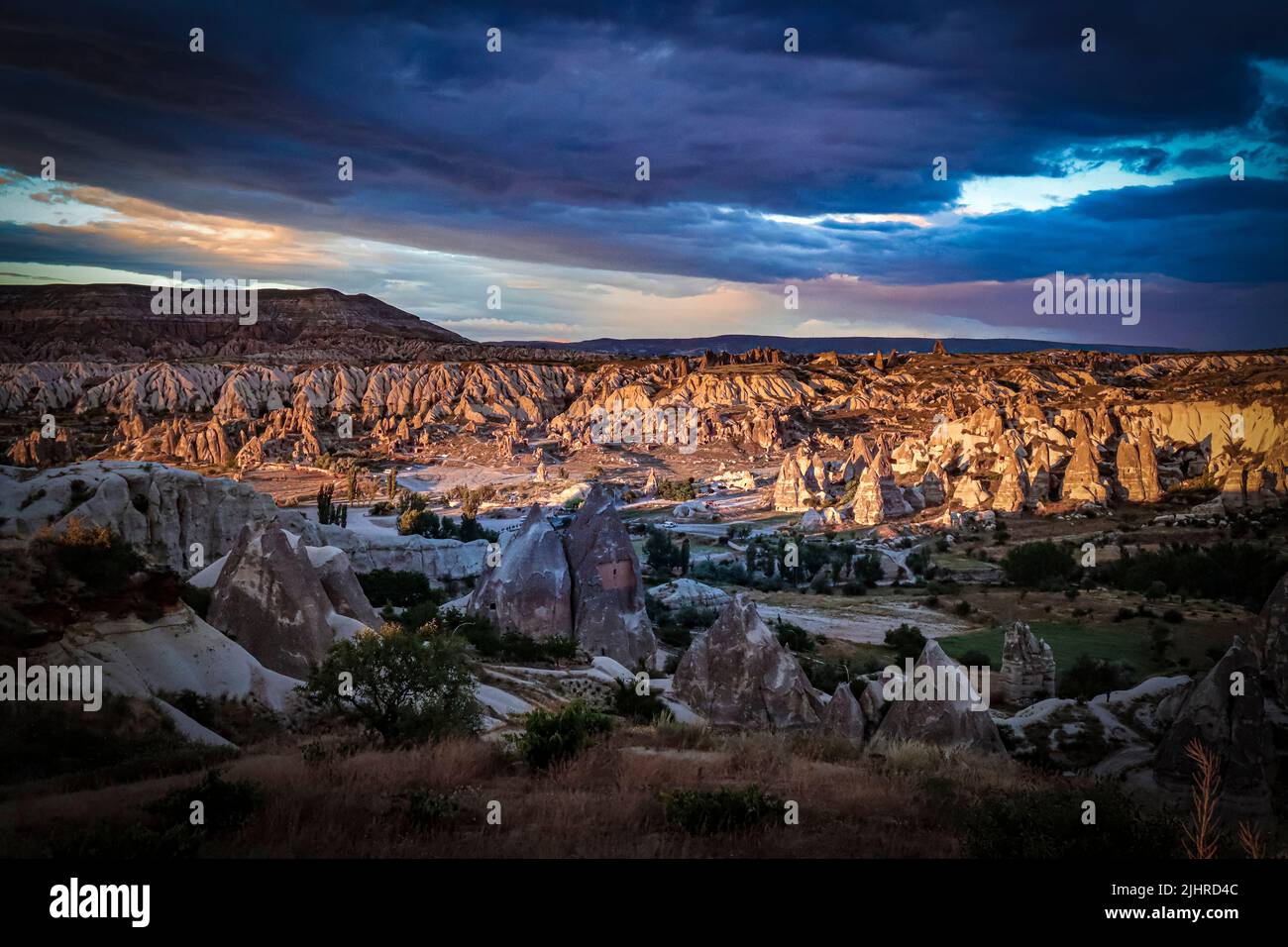 vallée de la rose en cappadioci au coucher du soleil. Turquie Banque D'Images