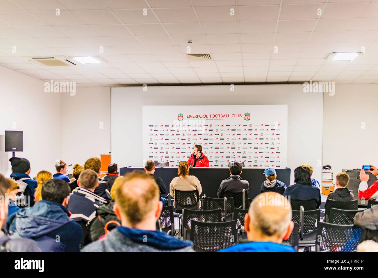 Visite du stade Liverpool FC, salle de presse. Anfield est un stade de football à Anfield, Liverpool, Merseyside, en Angleterre, qui a une capacité de 5 places Banque D'Images