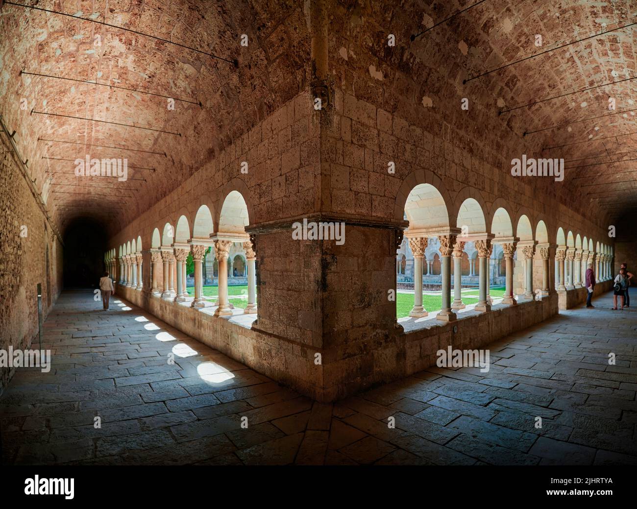 Hall montrant l'intérieur du monastère de Sant Cugat en Catalogne Banque D'Images