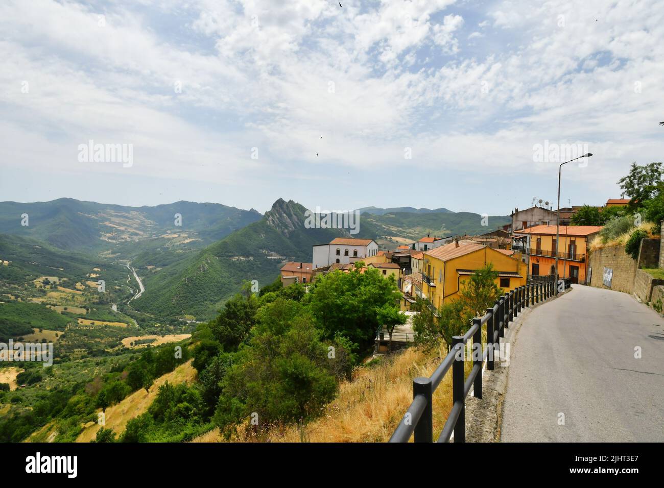 Vue panoramique sur les montagnes de Basilicate dans la province de Potenza, Italie. Banque D'Images