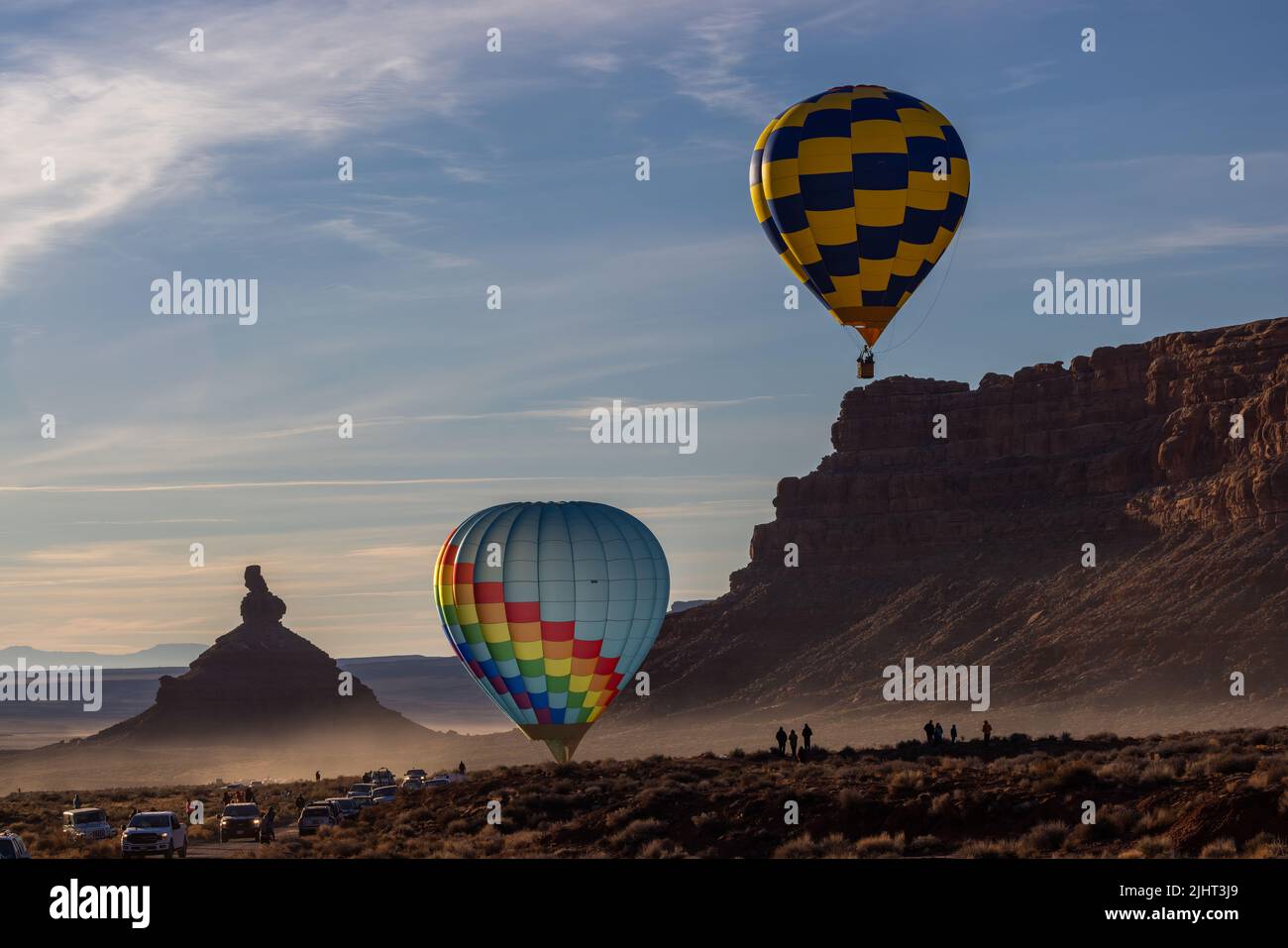 Ballons à air chaud dans la vallée des dieux, festival de montgolfières Bluff, monument national Bears Ears, Utah Banque D'Images