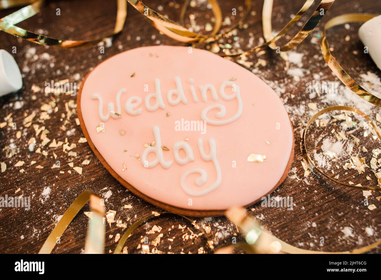 Décoration de biscuit de mariage faite à la main en gros plan Banque D'Images
