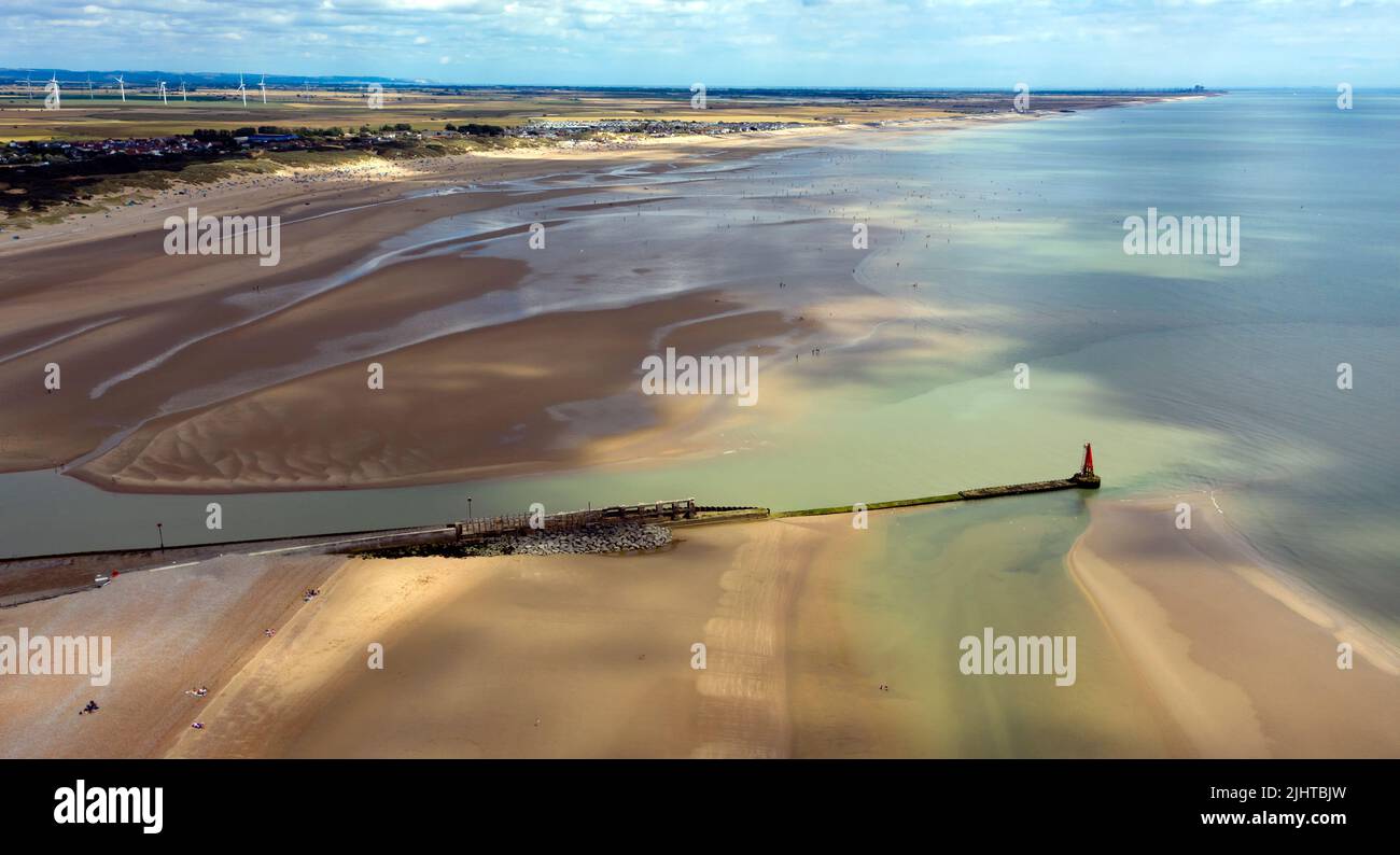 Vue aérienne de l'estuaire de la rivière Rother, en direction de Camber Sands et Dungeness. Banque D'Images