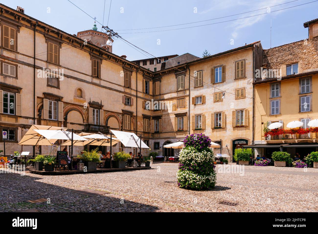 Le Palazzo Roncalli est situé sur la Piazza Mascheroni, dans la partie supérieure de la ville de Bergame, à l'intérieur de la citadelle et a été construit par la volonté de la République Banque D'Images
