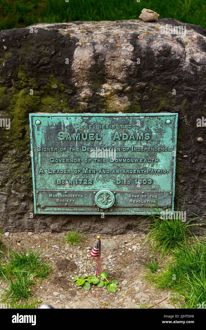 Boston ma, Etats-Unis, 16 mai 2022: Tombstone Samuel Adams à Boston Massachusetts. L'un des sites de la piste de la liberté. Banque D'Images
