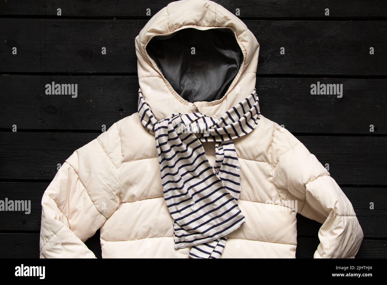 Veste chaude femme Banque de photographies et d images a haute resolution Alamy