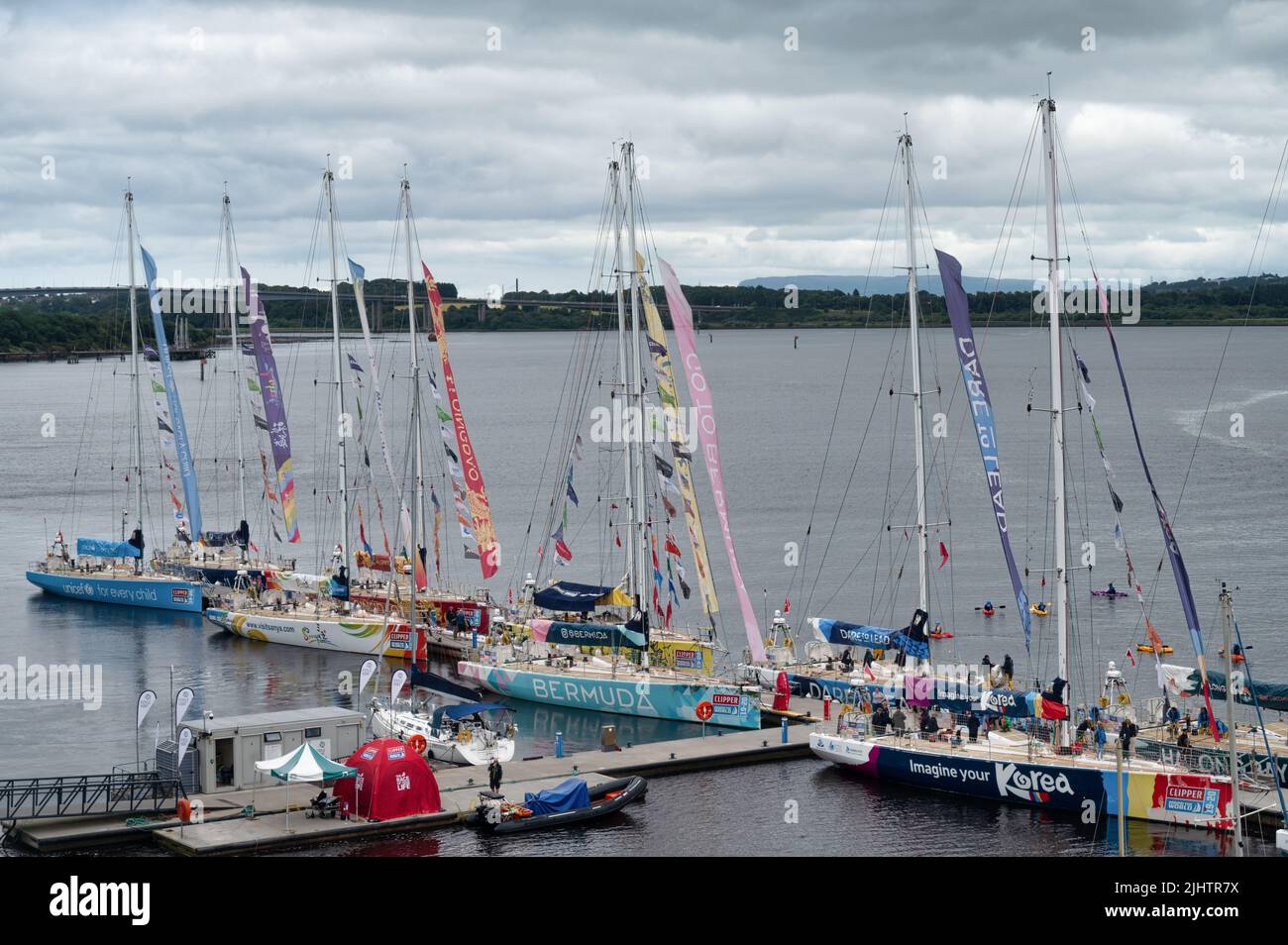 Derry, Royaume-Uni- 20 juillet 2022: Le Clipper Round le monde Yachts au Festival du Derry Clipper Banque D'Images