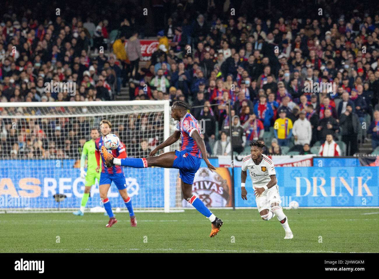 Melbourne, Australie. 19th juillet 2022. Jean-Philippe Mateta (C) de Crystal Palace contrôle le ballon dans les airs pendant le match pré-saison amical entre Manchester United et Crystal Palace au Melbourne Cricket Ground. Manchester United défait Crystal Palace 3-1. Crédit : SOPA Images Limited/Alamy Live News Banque D'Images