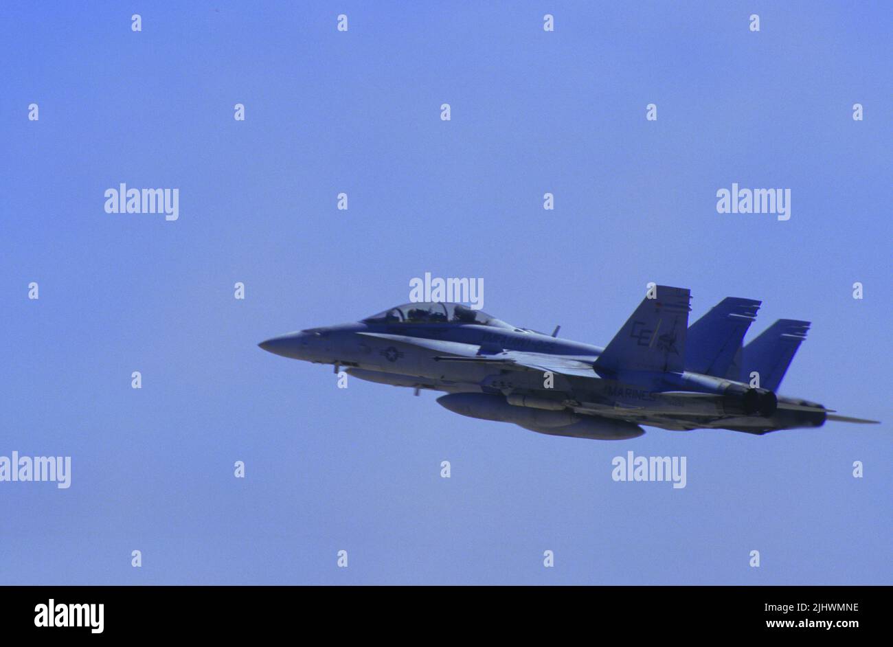 United States Marine corps F/A-18 Hornets de VMFA (AW) - 242 départ Banque D'Images