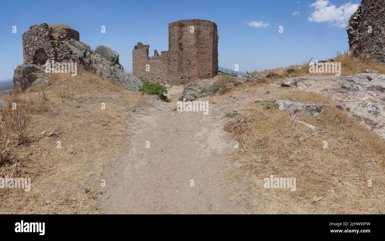 Magacela fostress reste, Badajoz, Extremadura, Espagne. L'origine de la forteresse était cru pré-romaine Banque D'Images