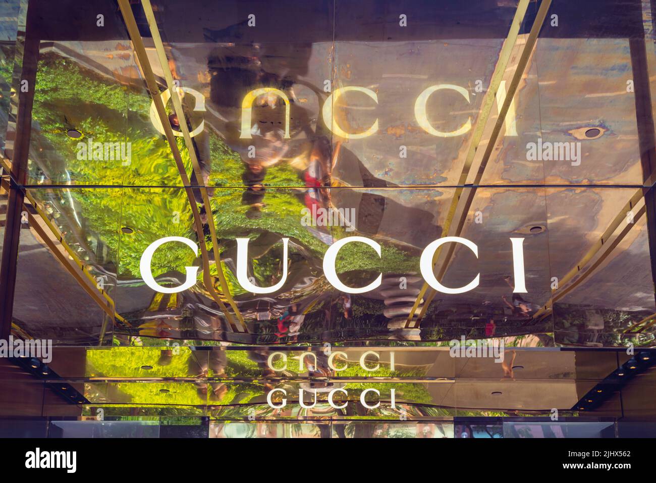 Publicité Gucci dans le centre commercial. République de Singapour Banque D'Images