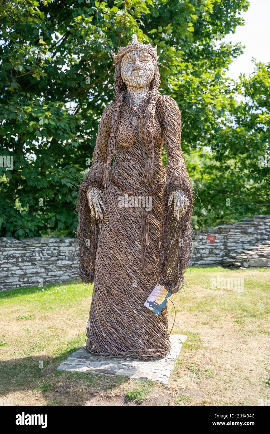 Cilgerran Cardigan Pembrokeshire pays de Galles Royaume-Uni juillet 13 2022 Figurine historique en osier d'une reine Pembrokeshire, pays de Galles, Grande-Bretagne Banque D'Images