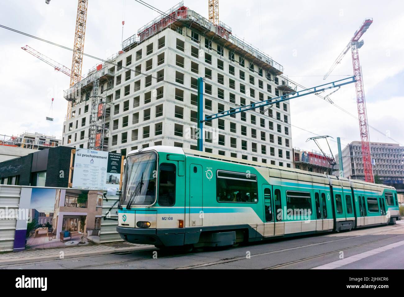 Bobigny, France, reconstruction Centre ville, banlieue nord de Paris, Seine-Saint-Denis, chantier, tramway, transports publics environnement france, appartements Tours banlieue française, banlieue Paris, architecture, paris logement, dépenses publiques en France Banque D'Images