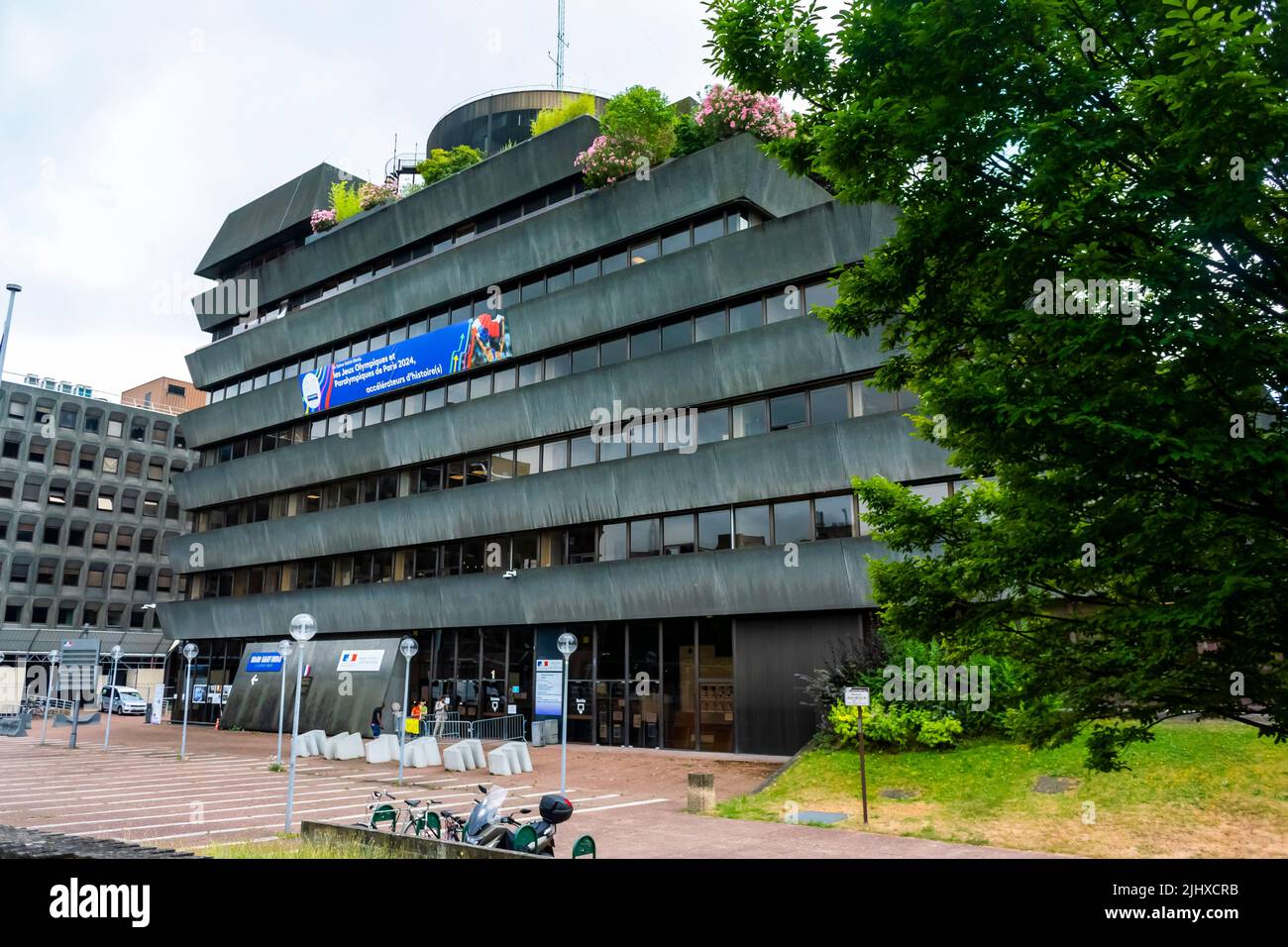 Bobigny, France, bâtiment du Gouvernement, Préfecture de Seine-Saint Denis, quartier général de la police, bâtiment saint denis, architecture, dépenses publiques en France fenêtres Banque D'Images