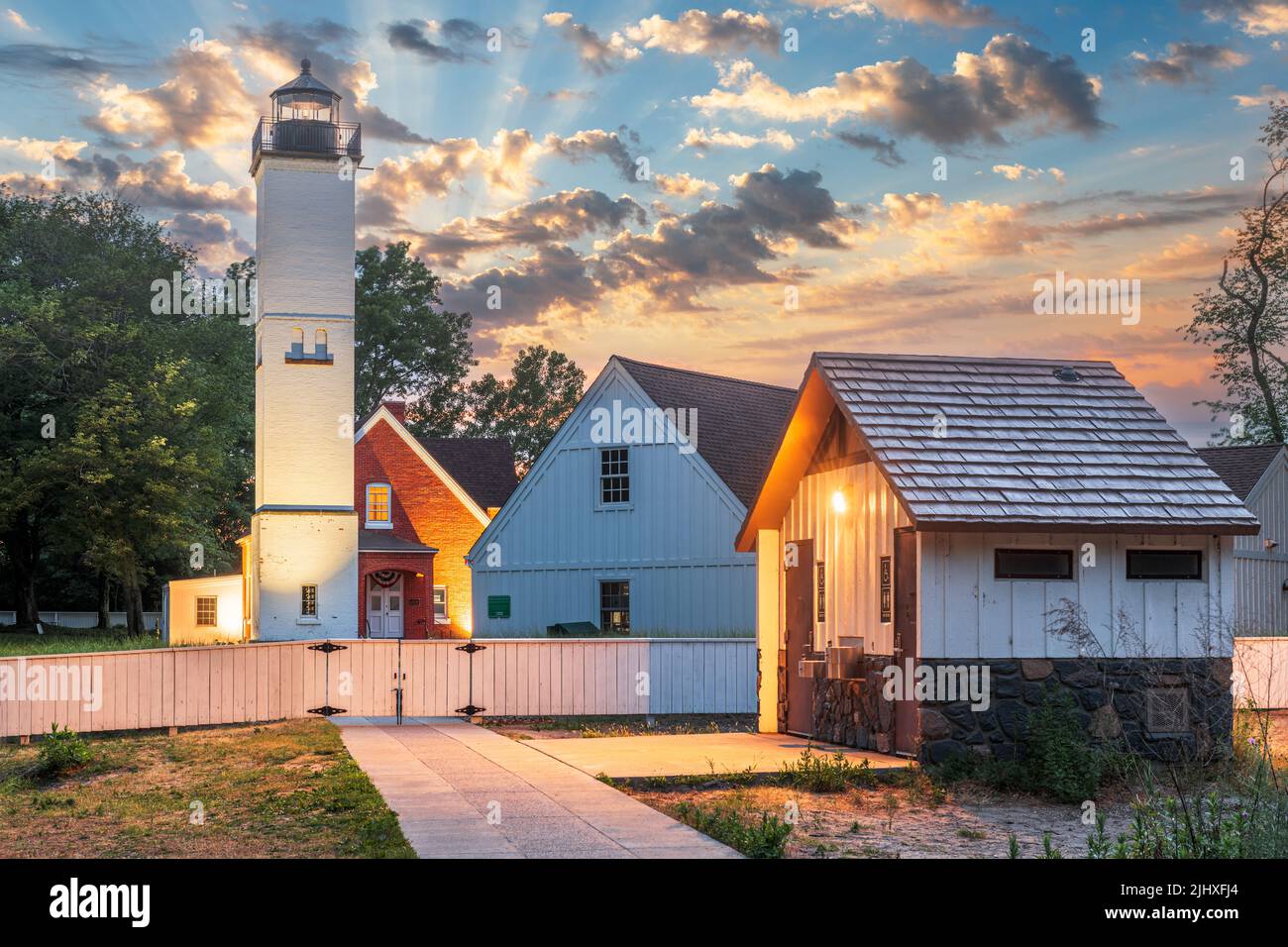 Presque Isle Lighthouse à Erie, Pennsylvanie, États-Unis au crépuscule. Banque D'Images
