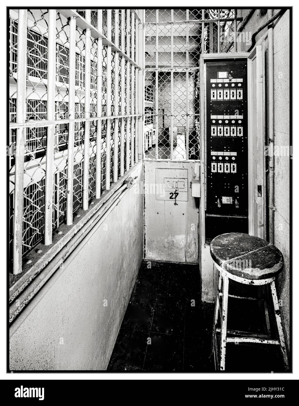 OUVRE-PORTE POUR CELLULES DE GARDE INTÉRIEURES D'ALCATRAZ 1960s OUVRE-PORTES ÉLECTRIQUES DU BLOC CELLULAIRE « D » - Alcatraz, Cell House, île d'Alcatraz, baie de San Francisco, San Francisco, San Francisco County, Californie, San Francisco County, San Francisco County Banque D'Images