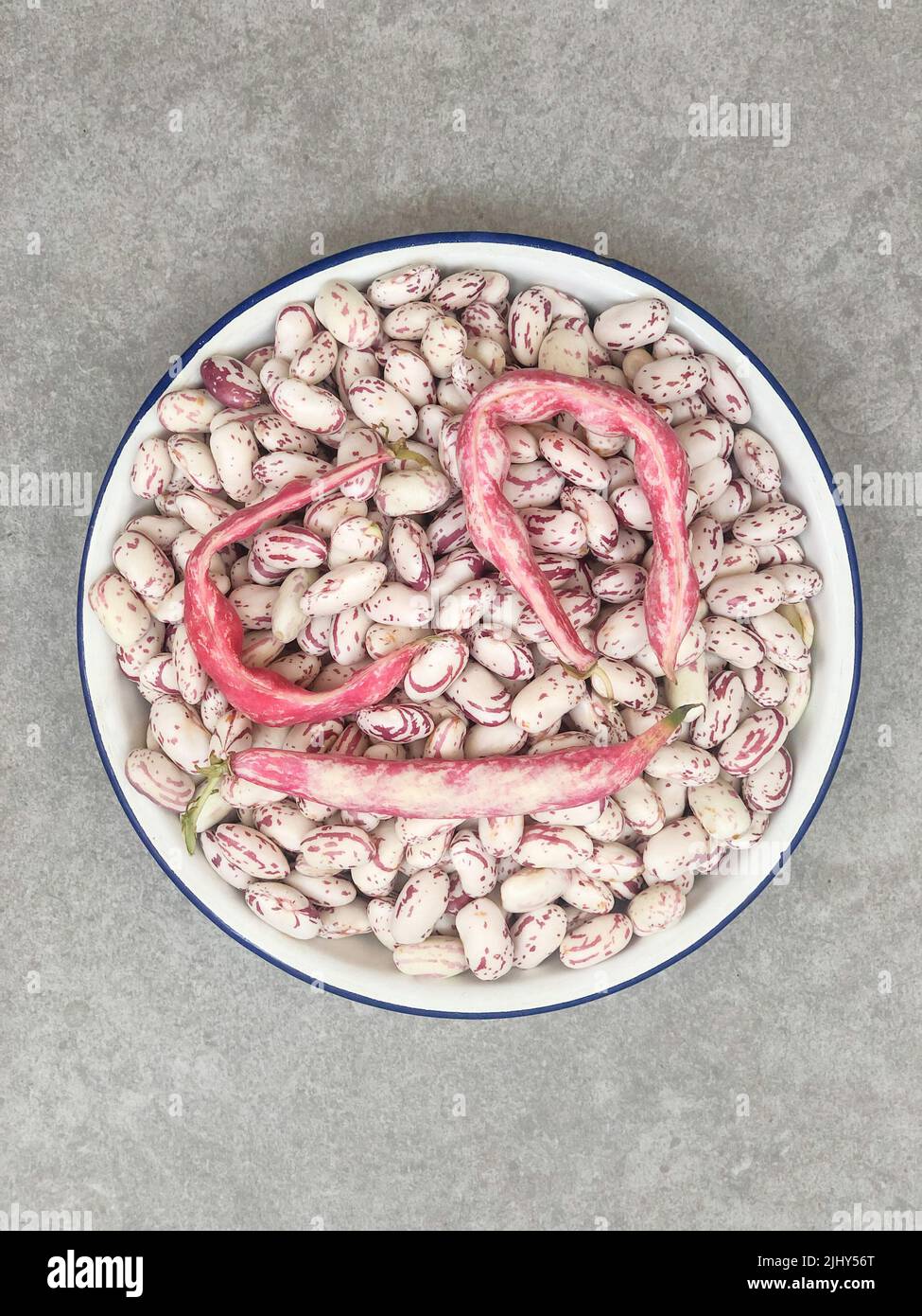 haricots rouges, vue de dessus haricots rouges crus sur la table avec espace de copie. légumes d'été crus et frais sur la table. ingrédients alimentaires concept photo avec co Banque D'Images