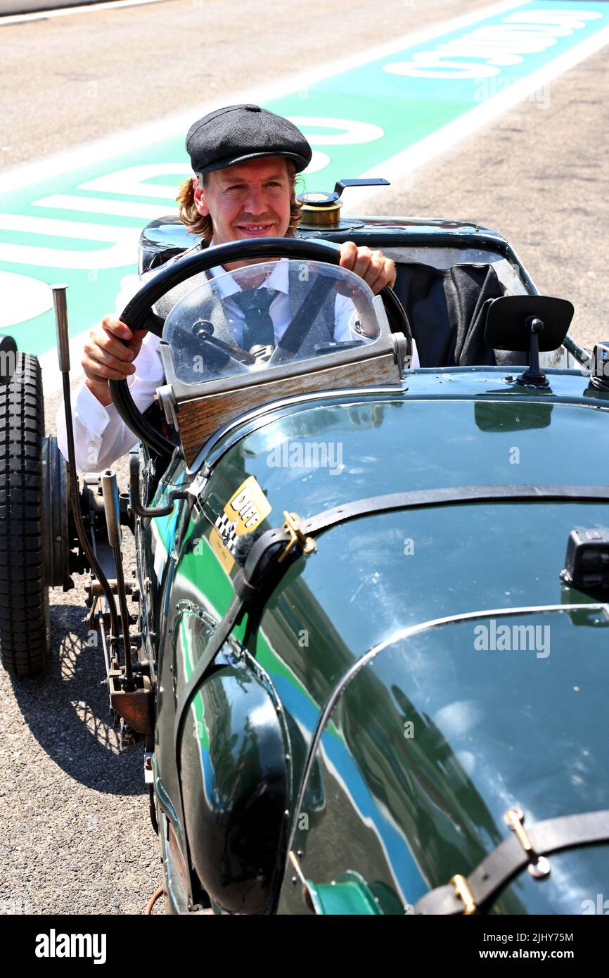 Sebastian Vettel (GER) Aston Martin F1 équipe dans le 1922 Aston Martin 'Green Pea'. 21.07.2022. Championnat du monde de Formule 1, Rd 12, Grand Prix de France, Paul Ricard, France, Journée de préparation. Le crédit photo doit être lu : images XPB/Press Association. Banque D'Images