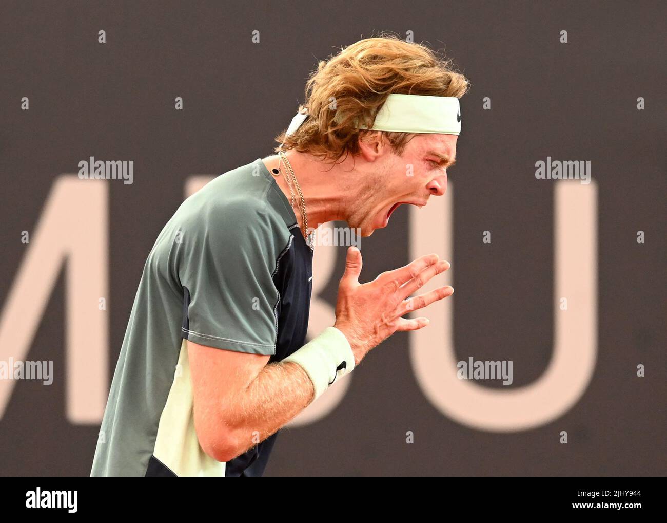 Hambourg, Allemagne. 21st juillet 2022. Tennis: ATP Tour, célibataires, hommes, quarts de finale, Cerundolo (Argentine) - Rublev (Russie). Andrei Rublev crie. Credit: Daniel Bockwoldt/dpa/Alay Live News Banque D'Images