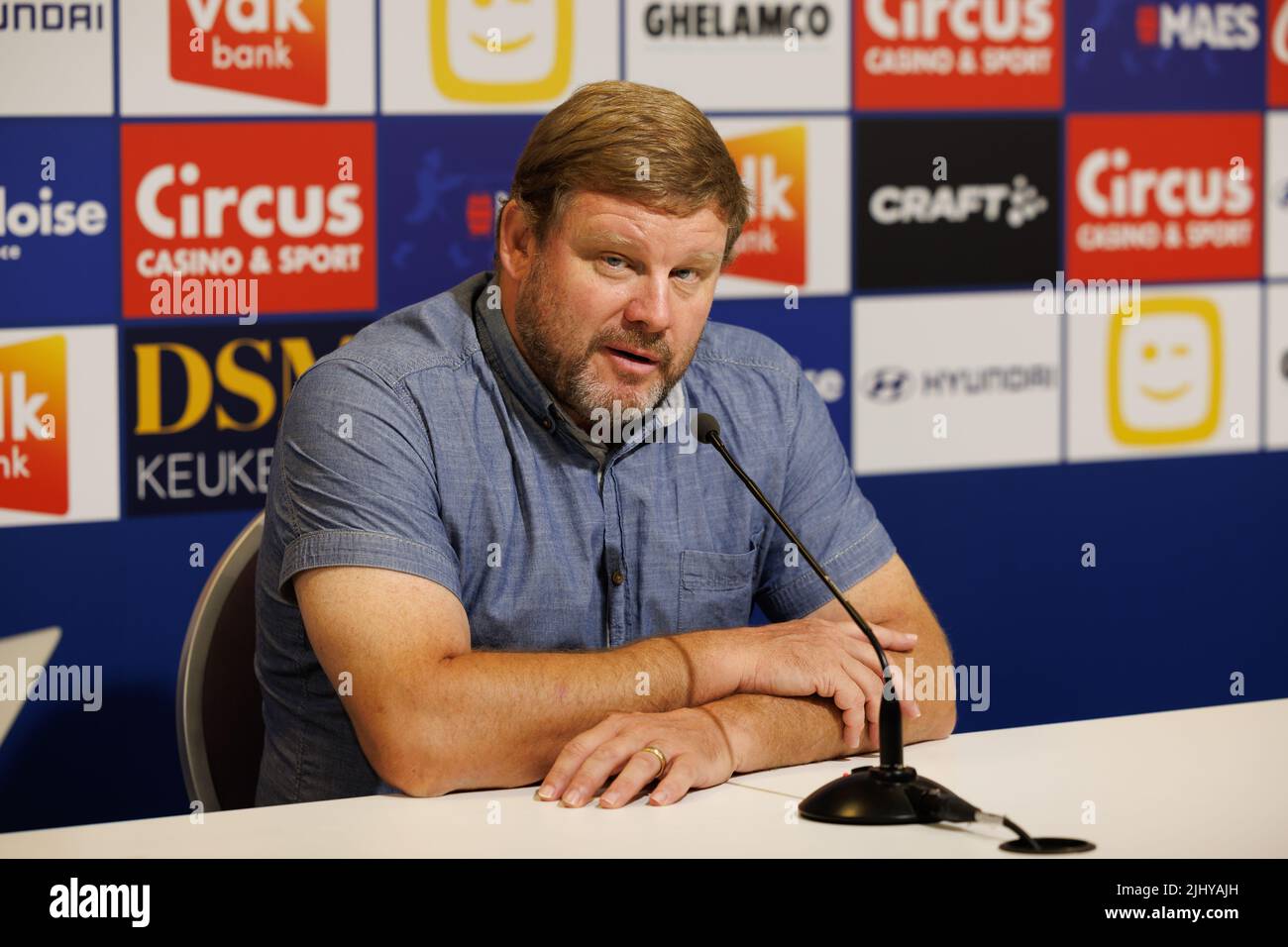 Hein Vanhaezebrouck, entraîneur en chef de Gent, photographié lors de la conférence de presse hebdomadaire de l'équipe belge de football KAA Gent, jeudi 21 juillet 2022 à Gent, pour discuter du début de la compétition nationale. Le vendredi, Gent visitera Standard dans le cadre de l'ouverture de la saison. BELGA PHOTO KURT DESPLENTER Banque D'Images