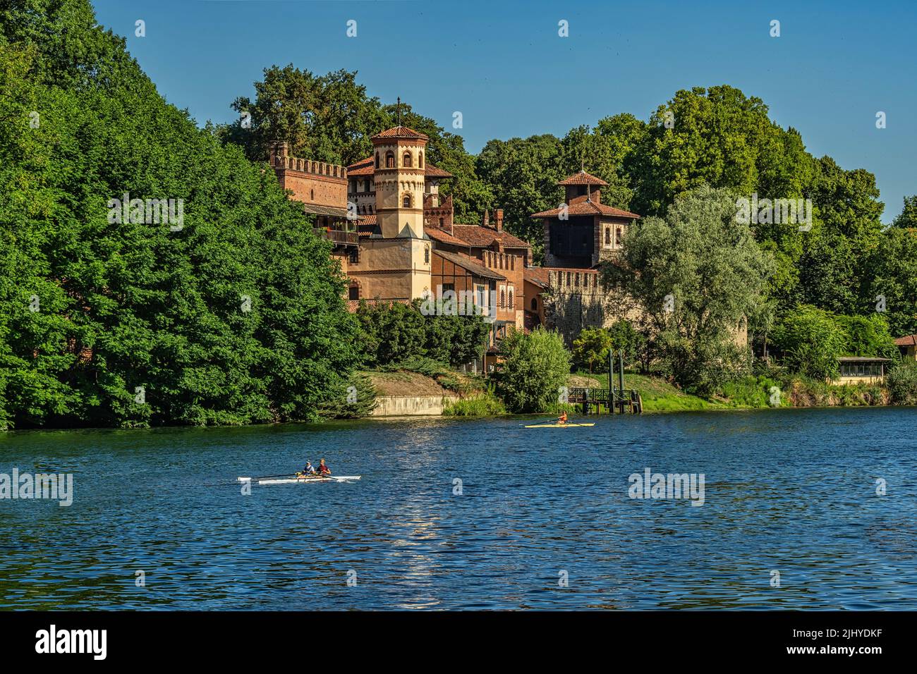 Parco del Valentino, village médiéval sur les rives du po construit à l'occasion de l'exposition générale italienne de 1884 à Turin.Piémont Banque D'Images Parco del Valentino, village médiéval sur les rives du po construit à l'occasion de l'exposition générale italienne de 1884 à Turin.Piémont Banque D'Images
