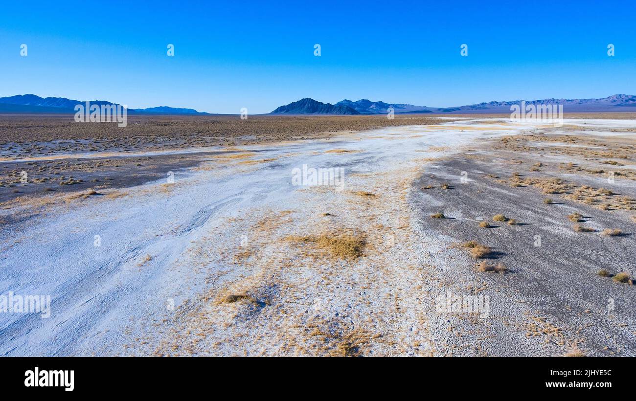 Paysage désertique de la côte ouest avec sable blanc et noir Banque D'Images