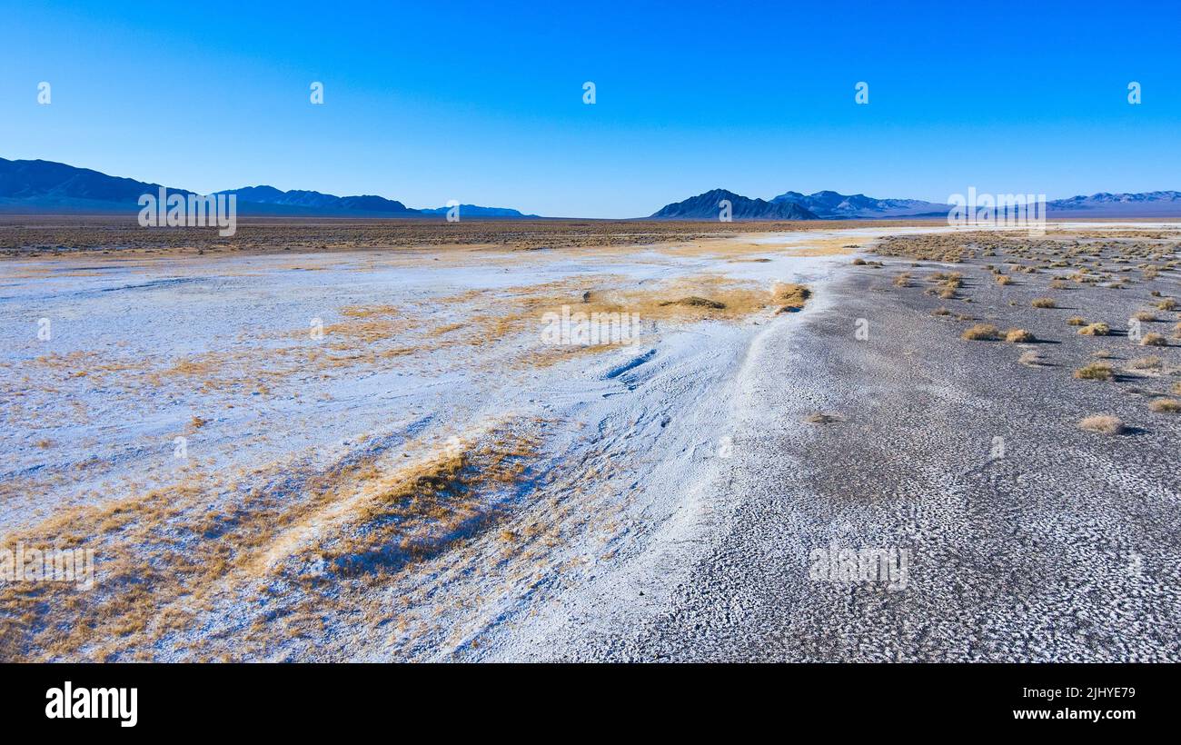 Désert de sable blanc et noir divisé en Californie Banque D'Images