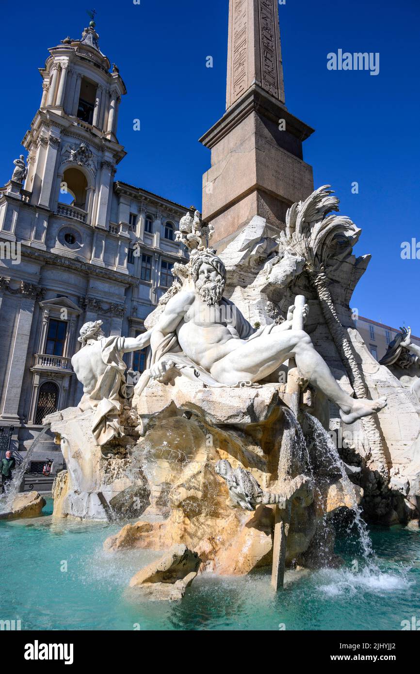 Fontana dei Quattro Fiumi (Fontaine des quatre fleuves), conçue par Gian Lorenzo Bernini en 1651. Sur la Piazza Navona. Rome, Italie Banque D'Images