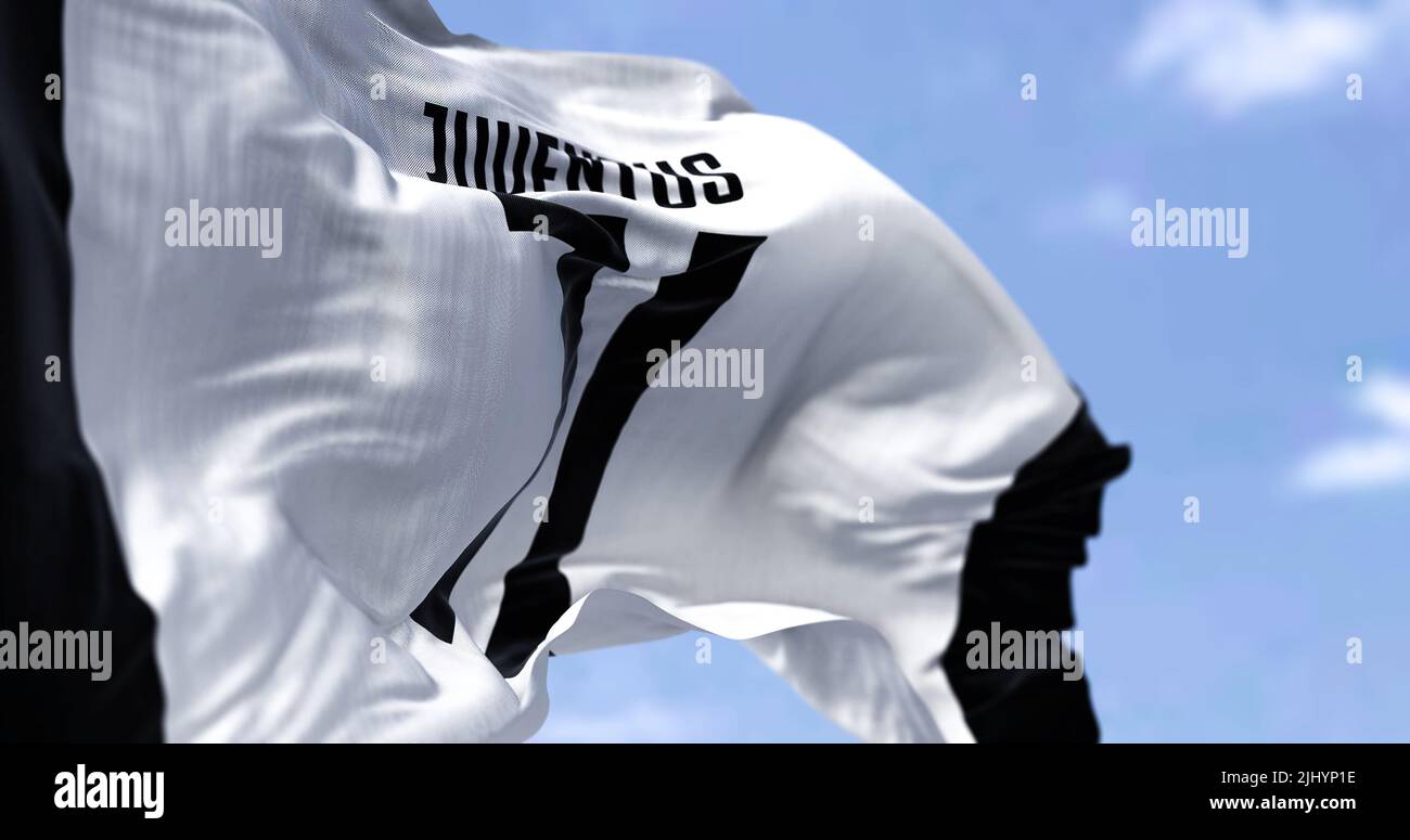 Turin, Italie, juillet 2022 : drapeau du Club de football de Juventus. Juventus est un club de football professionnel basé à Turin. Italie Banque D'Images