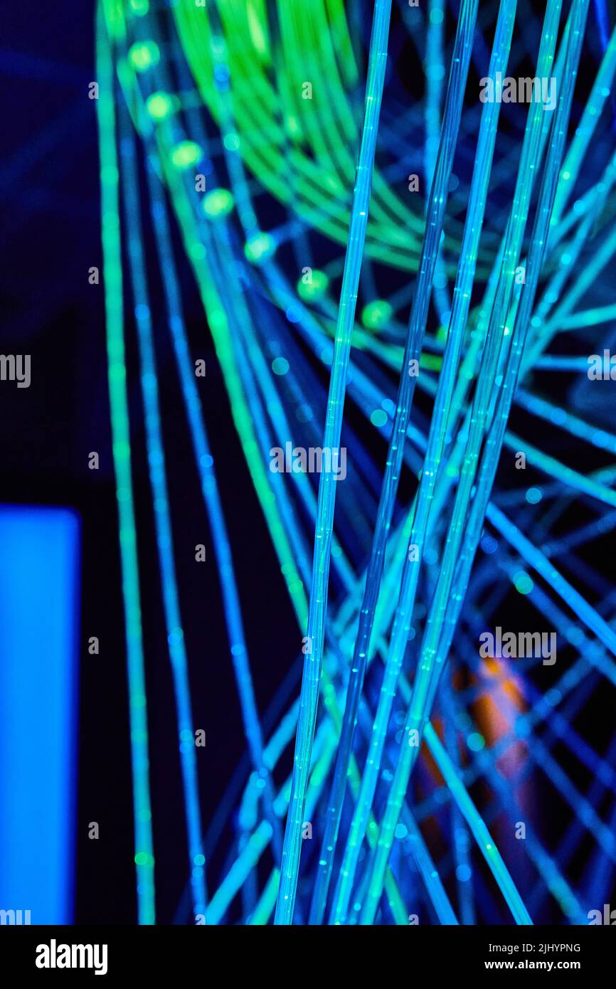 La lumière au néon est en forme de spirale Banque D'Images