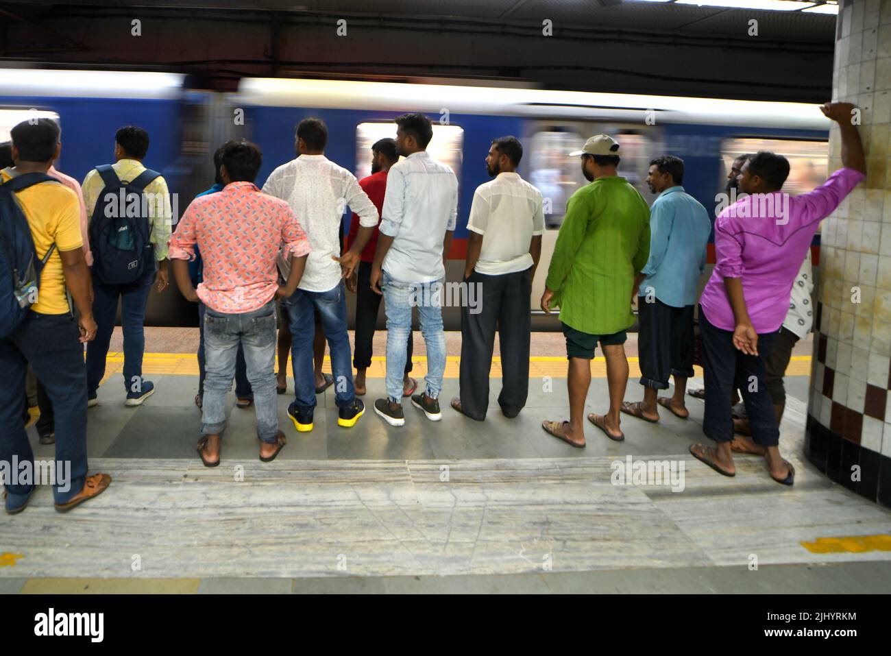 La station de métro Esplanade de Kolkata est une foule de personnes. Le métro Kolkata est un système de transport rapide desservant la ville de Kolkata. (Photo par Avishek Das / SOPA Images / Sipa USA) Banque D'Images