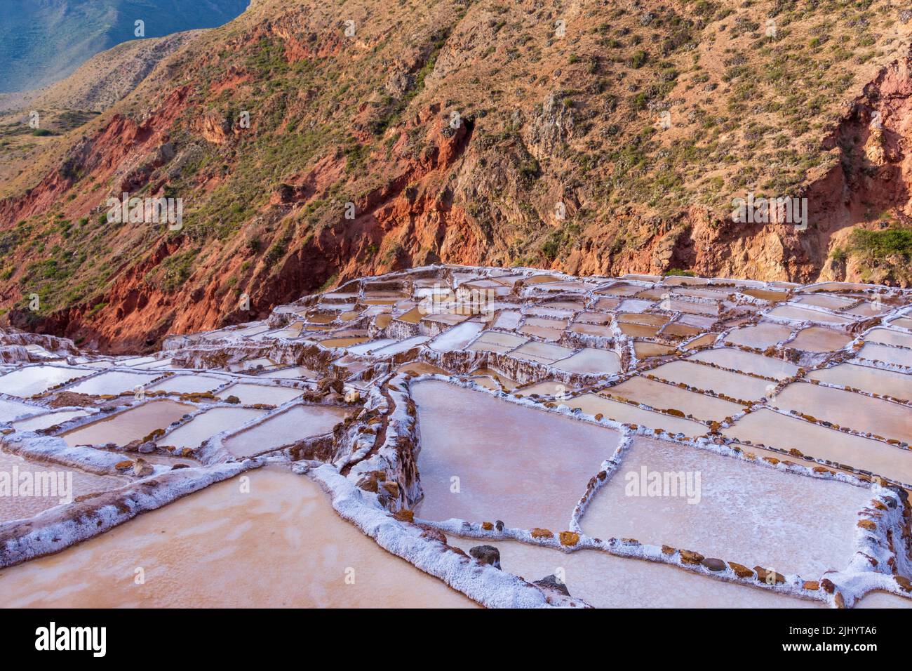 Salineras de Maras, (mines de sel de Maras), constitué de milliers de piscines de sel datant de l'époque inca que l'on trouve dans la ville de Maras, près de Cusco, au Pérou. Banque D'Images