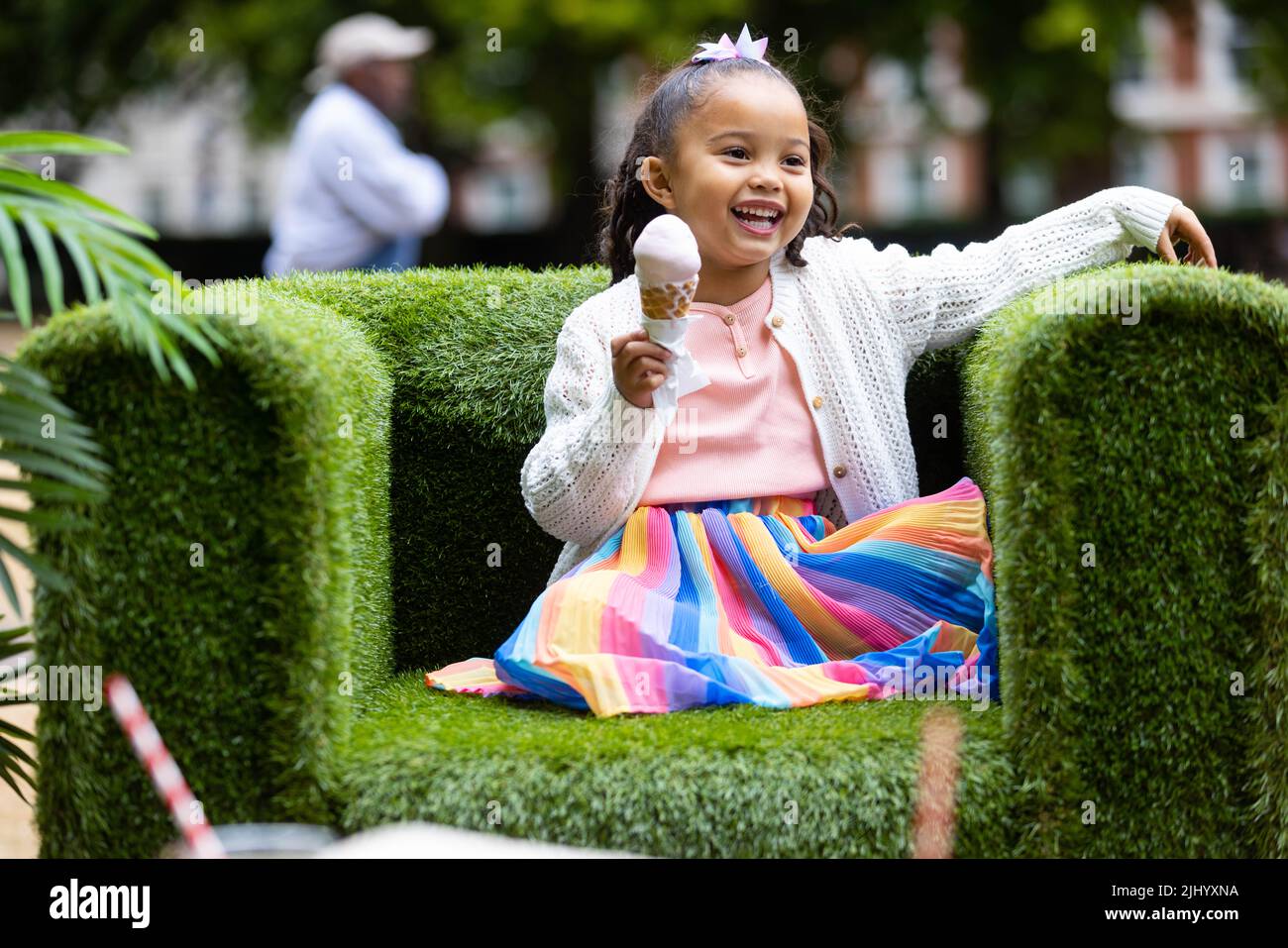 USAGE ÉDITORIAL SEULEMENT Atholea Morman 4 ans à l'ouverture de l'été de cette année sur la place Grosvenor à Mayfair, Londres. Date de la photo: Jeudi 21 juillet 2022. Banque D'Images