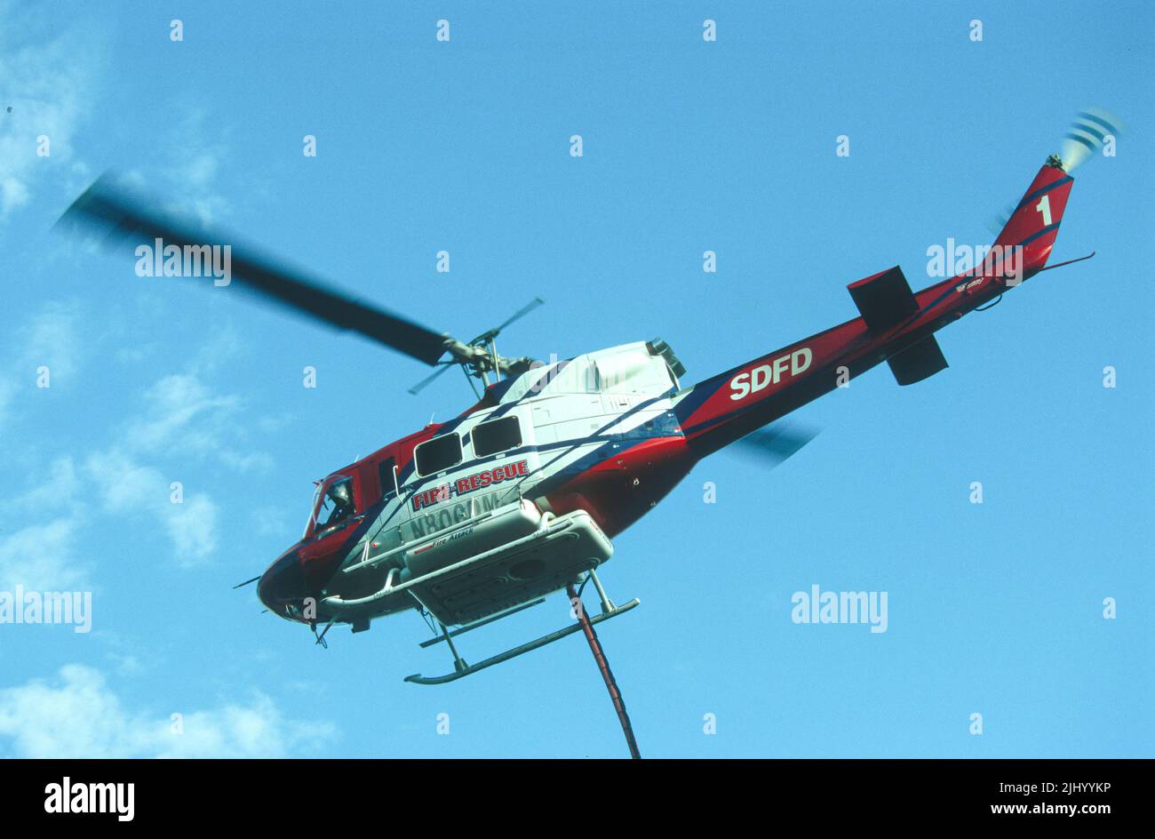 San Diego Fire-Rescue Copter 1 en vol au-dessus de San Diego Banque D'Images
