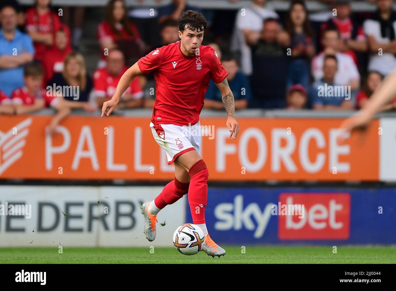 Nico Williams, de la forêt de Nottingham, en action lors du match amical d'avant-saison entre la forêt de Nottingham et Hertha Berlin au stade Pirelli, Burton Upon Trent, le mercredi 20th juillet 2022. (Credit: Jon Hobley | MI News) Credit: MI News & Sport /Alay Live News Banque D'Images