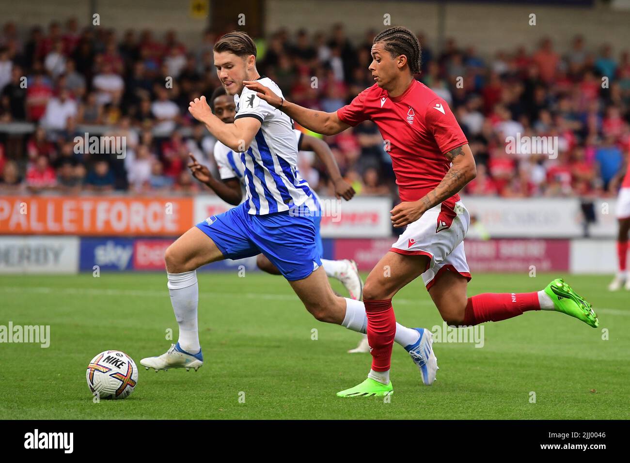 Brennan Johnson de la forêt de Nottingham en action lors du match amical d'avant-saison entre la forêt de Nottingham et Hertha Berlin au stade Pirelli, Burton Upon Trent, le mercredi 20th juillet 2022. (Credit: Jon Hobley | MI News) Credit: MI News & Sport /Alay Live News Banque D'Images