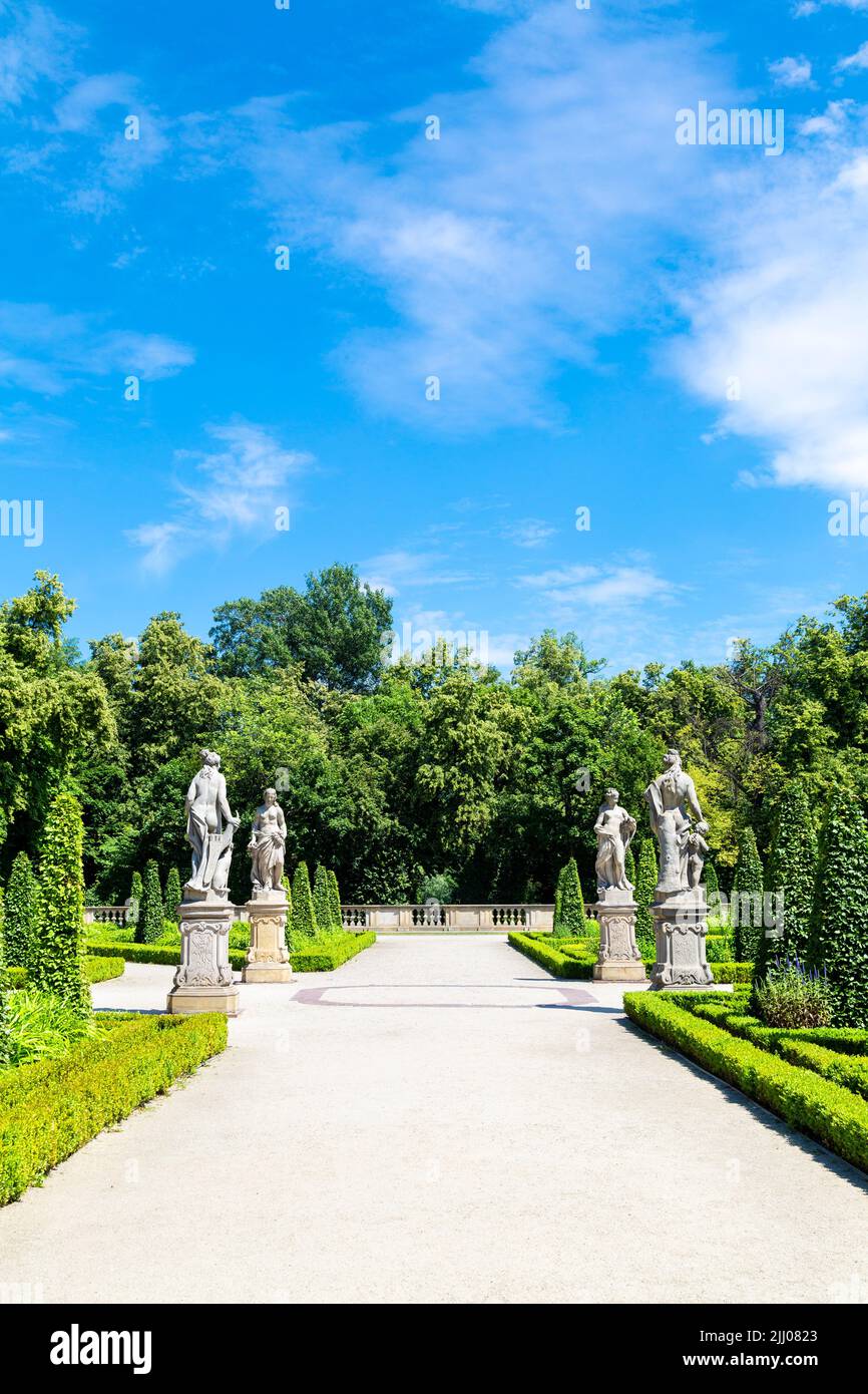 Sculptures de jardin au palais royal baroque de Wilanow datant du 17th siècle, Varsovie, Pologne Banque D'Images