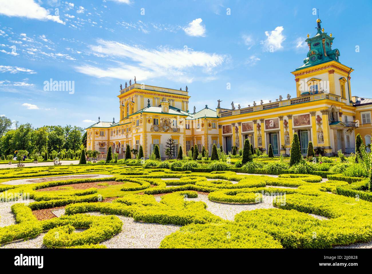 Jardin topiaire et intérieur jaune de style italien 17th siècle baroque Royal Wilanow Palace, Varsovie, Pologne Banque D'Images