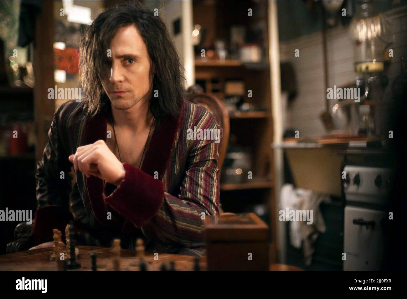 TOM HIDDLESTON, AMOUREUX SEULEMENT LAISSÉ EN VIE, 2013 Banque D'Images