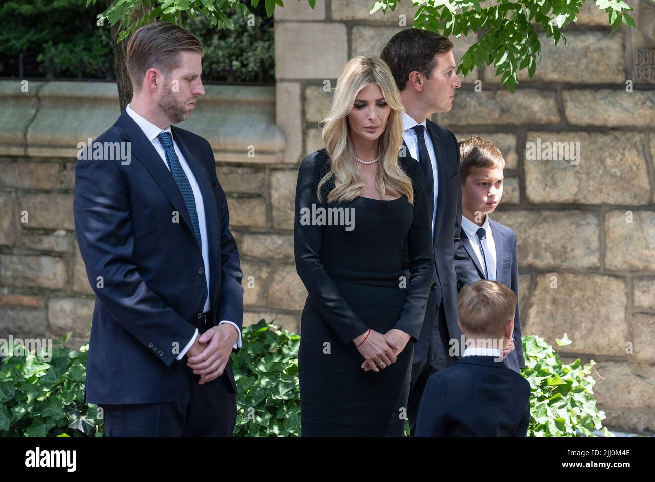 New York, New York, États-Unis. 20th juillet 2022. ERIC TRUMP, IVANKA TRUMP et JARED KUSHNER assistent aux funérailles d’Ivana Trump à l’église Saint-Vincent Ferrer. Ivana Trump, ancienne femme de l’ancien président Donald Trump, est décédée sur 14 juillet 2022 dans sa maison, elle avait 73 ans. (Credit image: © Lev Radin/Pacific Press via ZUMA Press Wire) Banque D'Images